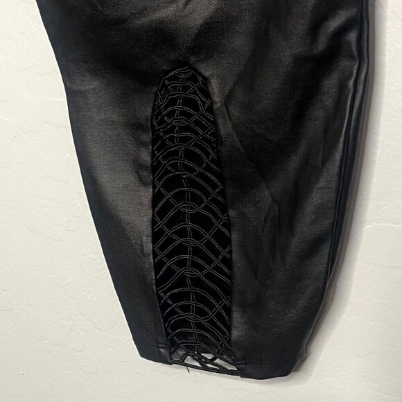 Torrid Faux Leather Black Cropped Leggings Lattice Calf NWOT 3 3X 22/24 #75 - Picture 3 of 4
